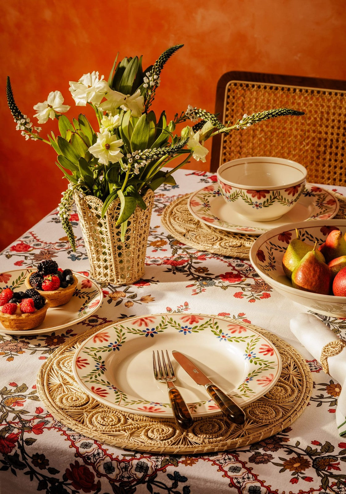 Camilla Dinner Plate, Green Garland